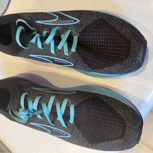 Brooks Levitate stealth fit 5, size 10.5 B (42.5 euro)